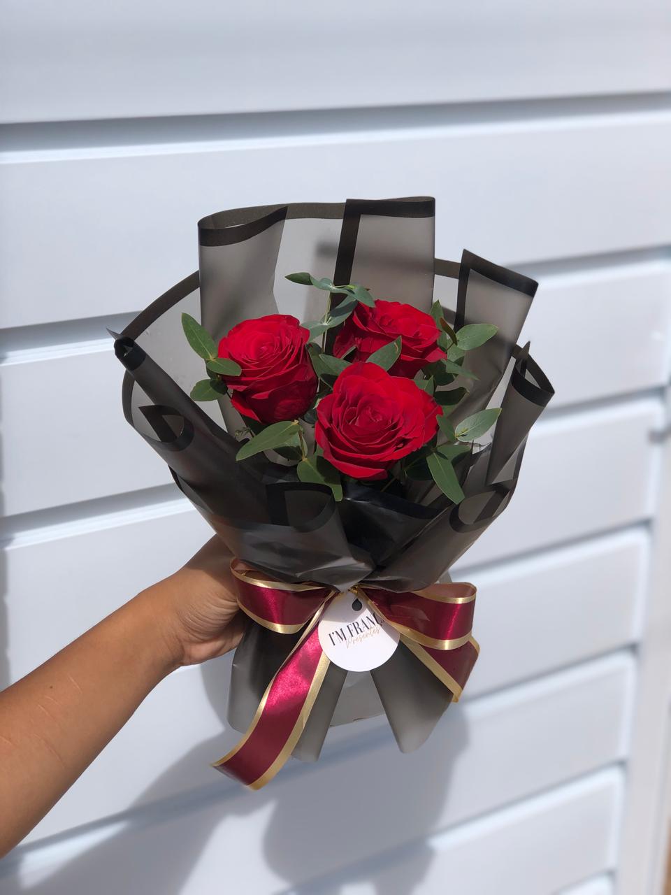 Buqu de 3 rosas + eucalipto🌹